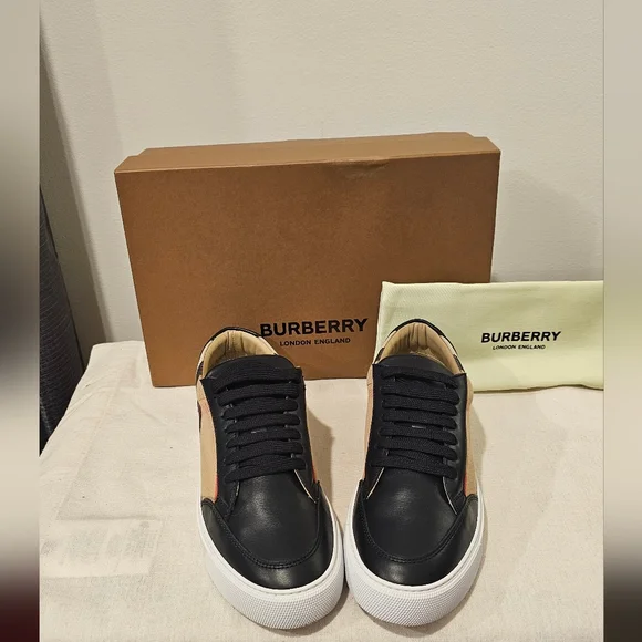 NIB Burberry New Salmond Women's Sneakers # 94703913-- Size 7.5 - Picture 4 of 13